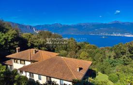 13-室的 山庄 Stresa, 意大利. 1,450,000€