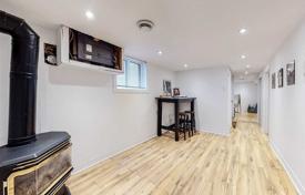 3-室的 市内独栋房屋 York, 加拿大. C$1,098,000