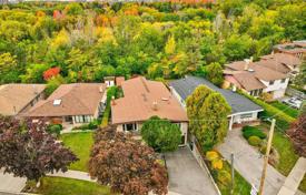 市内独栋房屋 – 加拿大，安大略，多伦多，北约克. C$1,624,000