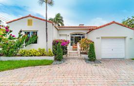 别墅 – 美国，佛罗里达，Surfside. 759,000€