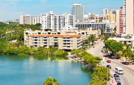 住宅 – 美国，佛罗里达，迈阿密滩. $2,875,000