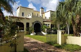 别墅 – 美国，佛罗里达，科勒尔盖布尔斯. $1,595,000