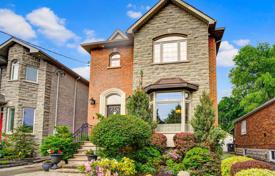 市内独栋房屋 – 加拿大，安大略，多伦多，East York. C$1,949,000