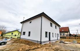 市内独栋房屋 – 捷克共和国，中波希米亚. 360,000€