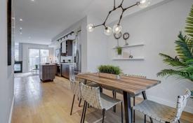 4-室的 联排别墅 East York, 加拿大. C$1,562,000