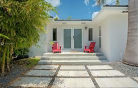 别墅 – 美国，佛罗里达，迈阿密滩. $1,675,000