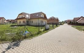 联排别墅 – 捷克共和国，中波希米亚. 298,000€