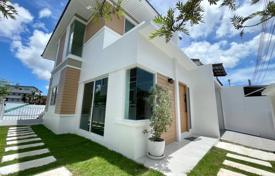 4-室的 市内独栋房屋 164 m² Mueang Phuket, 泰国. $192,000