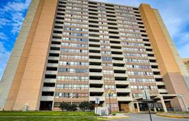 2-室的 住宅 Eglinton Avenue East, 加拿大. C$682,000