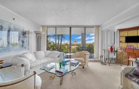 公寓大厦 – 美国，佛罗里达，阿文图拉，Yacht Club Drive. $675,000