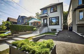 4-室的 市内独栋房屋 East York, 加拿大. C$1,613,000