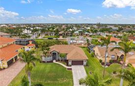 市内独栋房屋 – 美国，佛罗里达，Cape Coral. $455,000