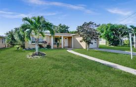市内独栋房屋 – 美国，佛罗里达，Broward，Lauderdale Lakes. $390,000