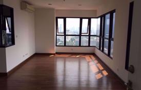 2-室的 公寓在共管公寓 Phaya Thai, 泰国. $296,000