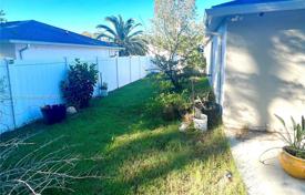 市内独栋房屋 – 美国，佛罗里达，Palm Coast. $364,000