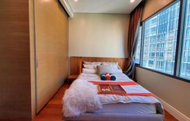2-室的 公寓在共管公寓 Khlong Toei, 泰国. $575,000