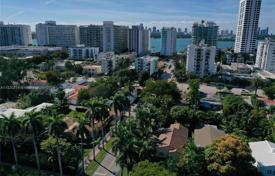 市内独栋房屋 – 美国，佛罗里达，迈阿密滩. $2,500,000