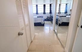 2-室的 公寓在共管公寓 102 m² North Miami, 美国. 295,000€