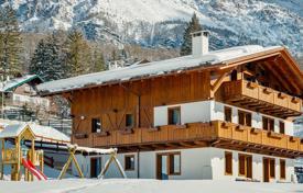 4-室的 旅游山庄 864 m² Cortina d'Ampezzo, 意大利. Price on request