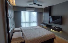 1-室的 公寓在共管公寓 Khlong Toei, 泰国. 182,000€