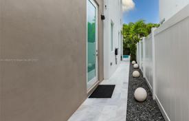 市内独栋房屋 – 美国，佛罗里达，Doral. $2,685,000