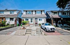 联排别墅 – 加拿大，安大略，多伦多，Gerrard Street East. C$1,253,000