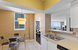 公寓大厦 – 美国，佛罗里达，迈阿密，柯林斯大道. $975,000