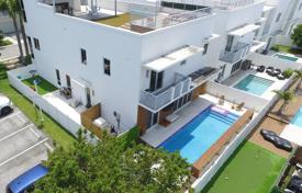 市内独栋房屋 – 美国，佛罗里达，Doral. $1,850,000