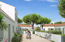 市内独栋房屋 – 法国，Nouvelle-Aquitaine，Charente-Maritime. From 302,000€