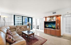 2-室的 公寓在共管公寓 89 m² 柯林斯大道, 美国. $600,000
