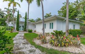 别墅 – 美国，佛罗里达，迈阿密滩. $1,990,000