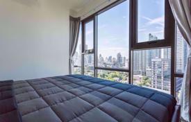 1-室的 公寓在共管公寓 Khlong Toei, 泰国. $262,000