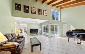市内独栋房屋 – 美国，佛罗里达，好莱坞. $685,000