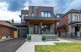 市内独栋房屋 – 加拿大，安大略，多伦多，北约克. C$1,738,000