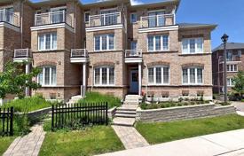 联排别墅 – 加拿大，安大略，多伦多，Kingston Road. C$941,000