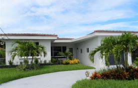 别墅 – 美国，佛罗里达，Surfside. $839,000