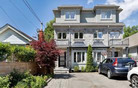 联排别墅 – 加拿大，安大略，多伦多，East York. C$2,141,000