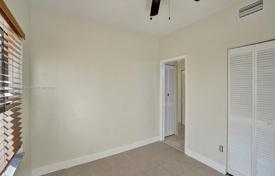 公寓大厦 – 美国，佛罗里达，Broward，Pembroke Pines. $330,000