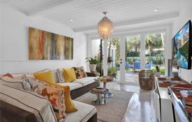 市内独栋房屋 – 美国，佛罗里达，迈阿密滩. $2,800,000