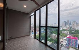 1-室的 公寓在共管公寓 Khlong Toei, 泰国. $381,000
