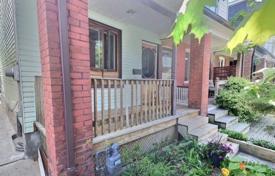 3-室的 联排别墅 Old Toronto, 加拿大. C$969,000