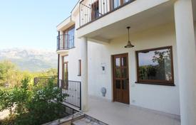 3-室的 联排别墅 150 m² Bigova, 黑山. 395,000€