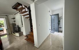 2-室的 市内独栋房屋 102 m² Gradac, 克罗地亚. 280,000€