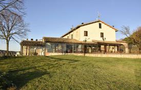 庄园 – 意大利，Umbria，Terni. 2,250,000€