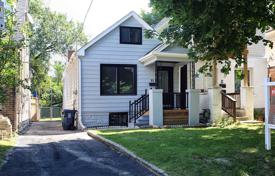 市内独栋房屋 – 加拿大，安大略，多伦多，East York. C$1,076,000