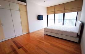 2-室的 公寓在共管公寓 Khlong Toei, 泰国. 392,000€