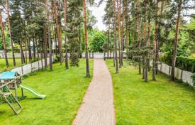 6-室的 联排别墅 264 m² 尤尔马拉, 拉脱维亚. 390,000€