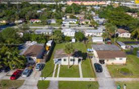 市内独栋房屋 – 美国，佛罗里达，劳德代尔堡. $320,000