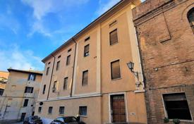 6-室的 住宅 176 m² 锡耶纳, 意大利. 772,000€