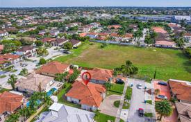 市内独栋房屋 – 美国，佛罗里达，迈阿密，West End. $765,000